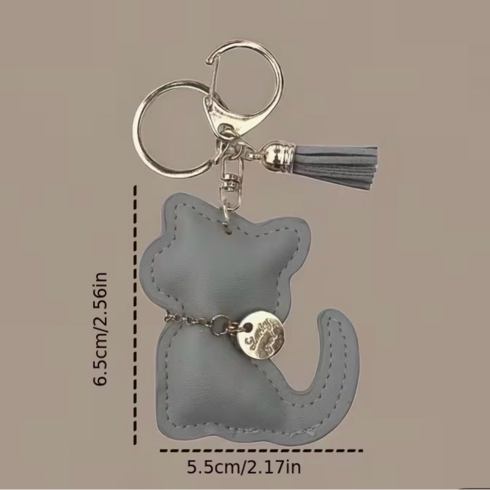 New Cat-Shaped Leather Keychain With Gold Accents - Picture 4 of 4